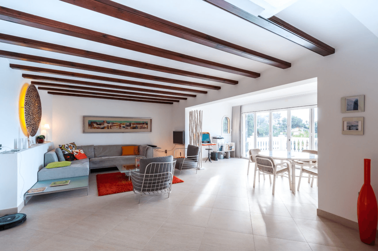 Villa avec vue sur la mer à vendre à Moraira, à distance de marche du centre.