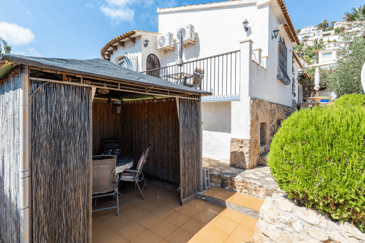 Villa à vendre à Benissa, Montemar, avec piscine privée.