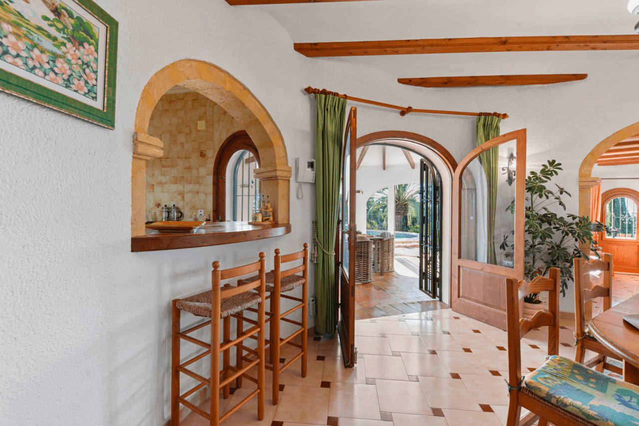Villa avec un grand terrain à vendre à Moraira
