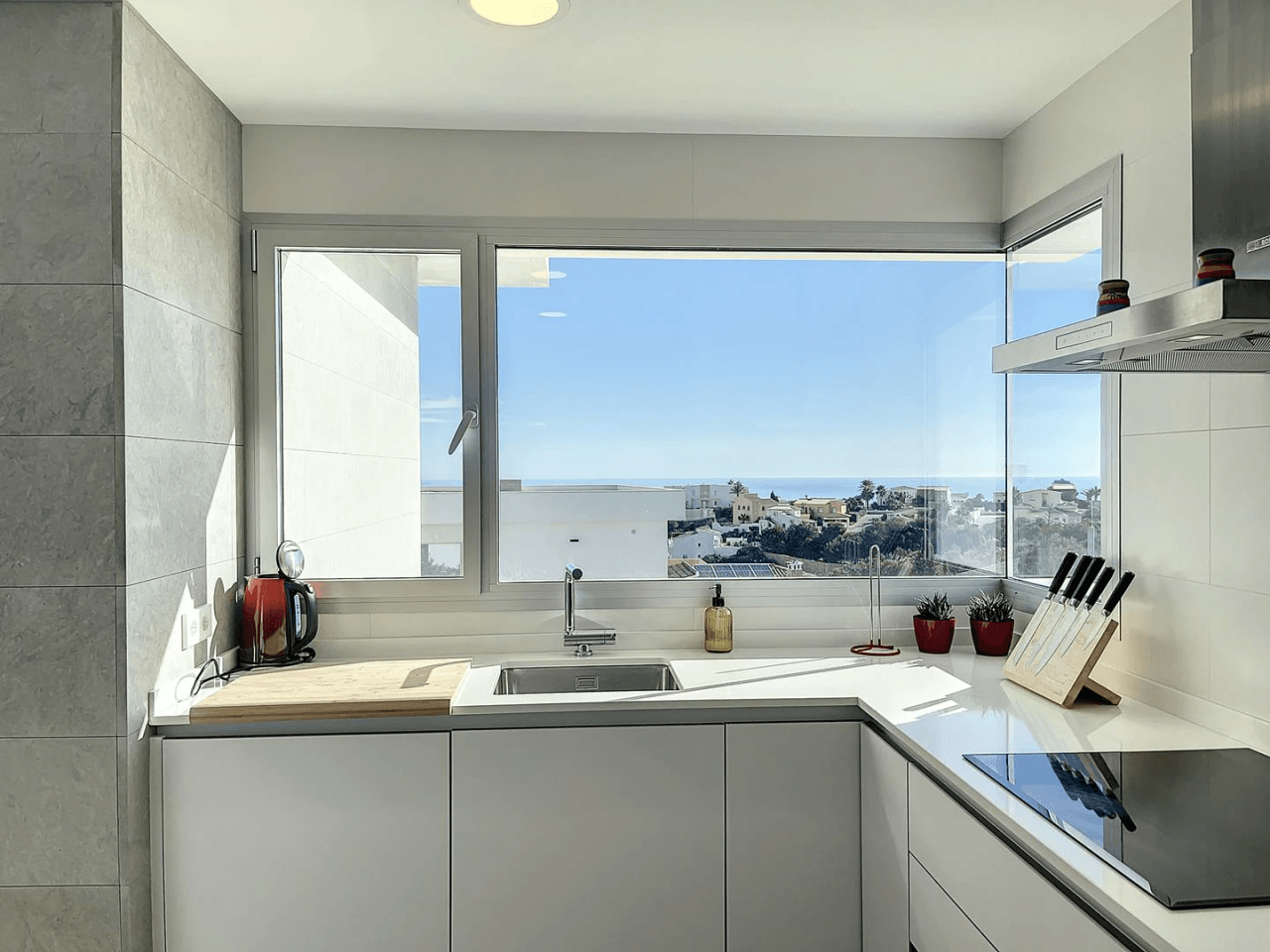 Villa moderne avec vue sur la mer et piscine privée