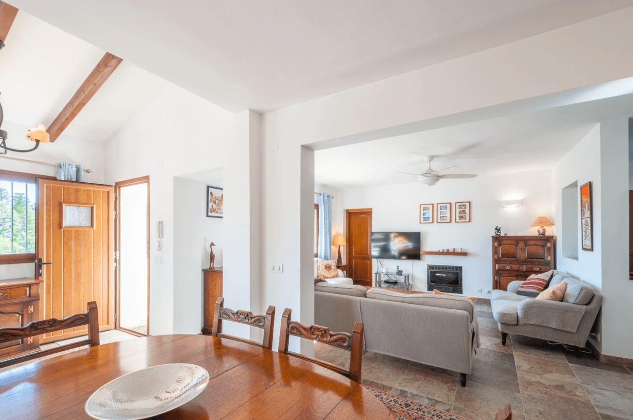 Villa avec vue sur la mer à vendre à Moraira, à distance de marche de la plage.