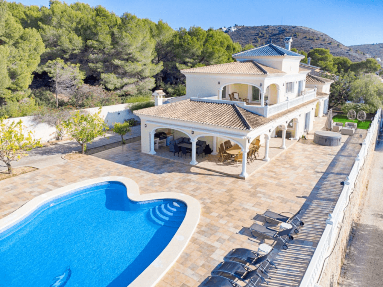 Grande villa élégante avec vue sur la mer à vendre à Moraira