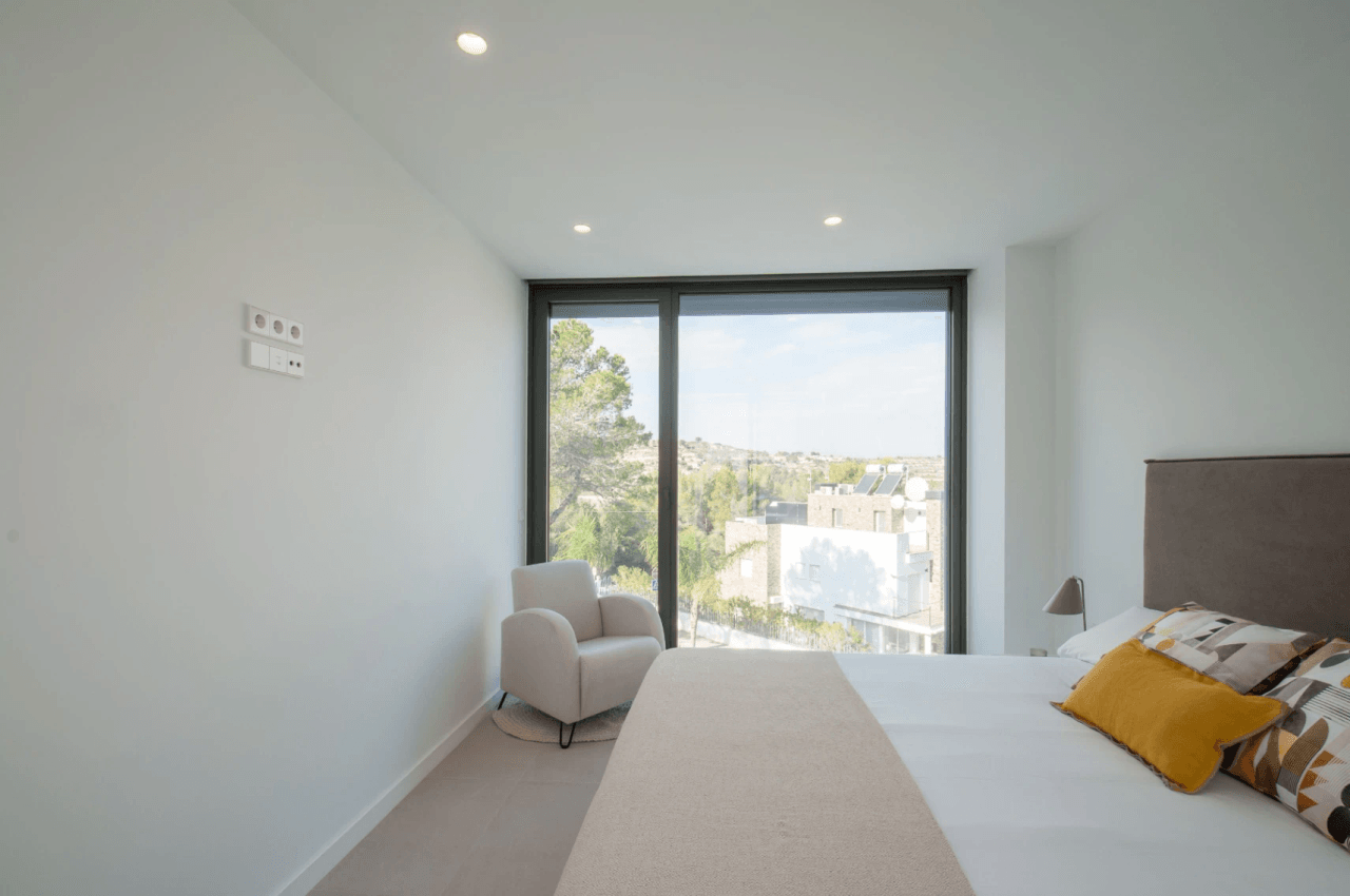 VILLA NOUVELLEMENT CONSTRUITE À TEULADA, SITUÉE DANS LE QUARTIER DE BENIMEIT
