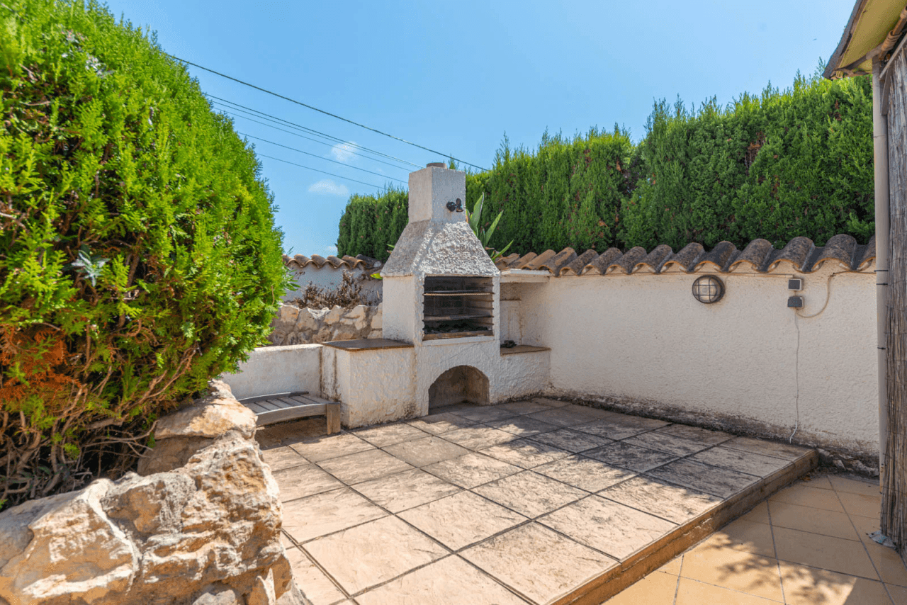Villa à vendre à Benissa, Montemar, avec piscine privée.