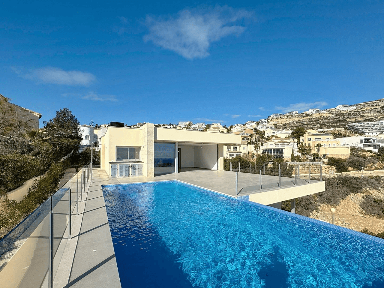 Villa moderne Cumbre del Sol avec vue sur la mer