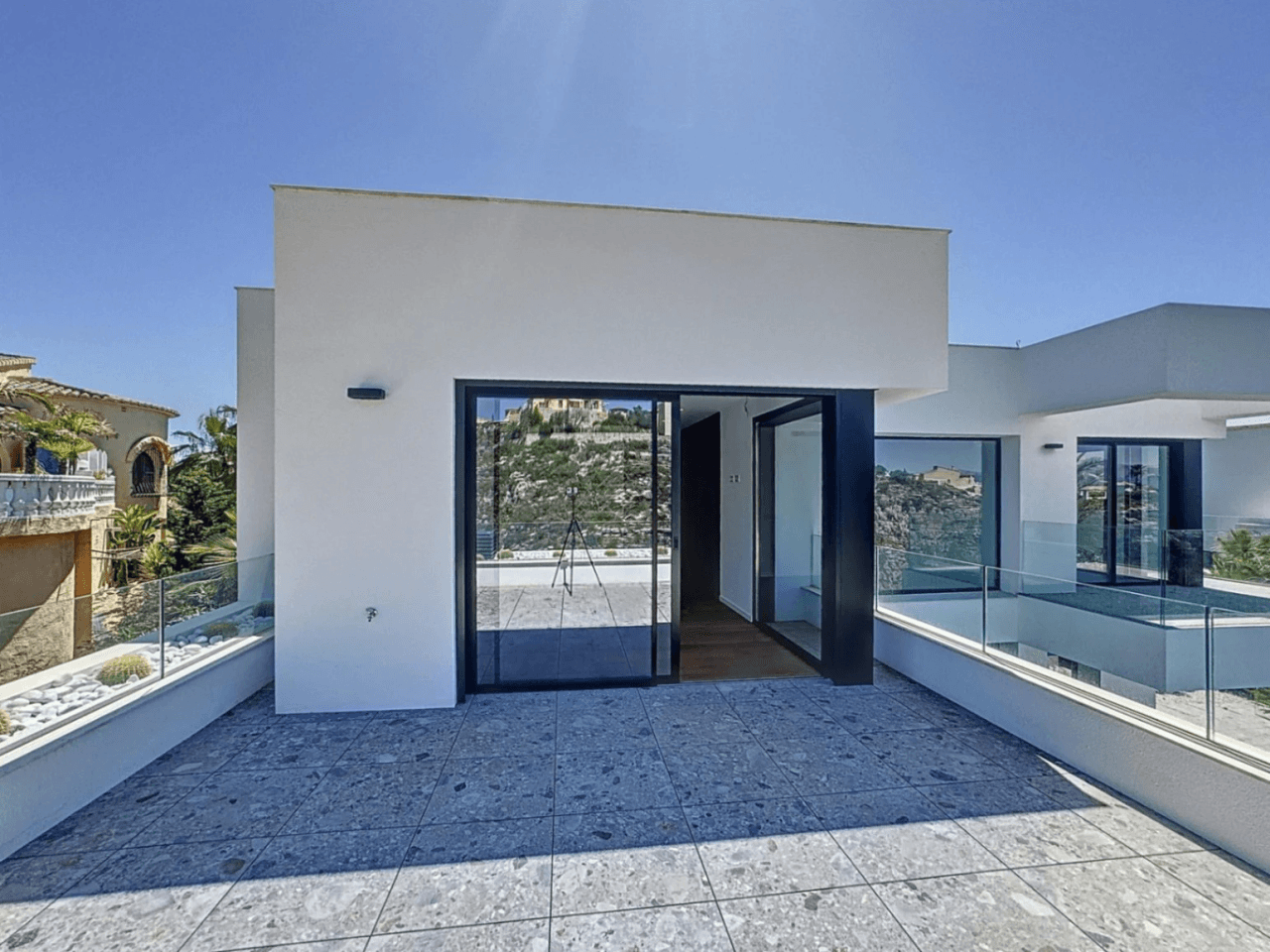 Villa moderne à Cumbre del Sol avec vue sur la mer, à ne pas manquer.