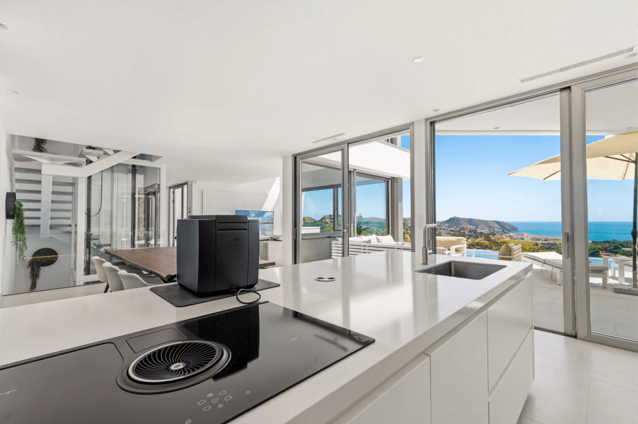 Villa de luxe exceptionnelle à Moraira – Où le design, la technologie et la vue sur la mer se rencontrent