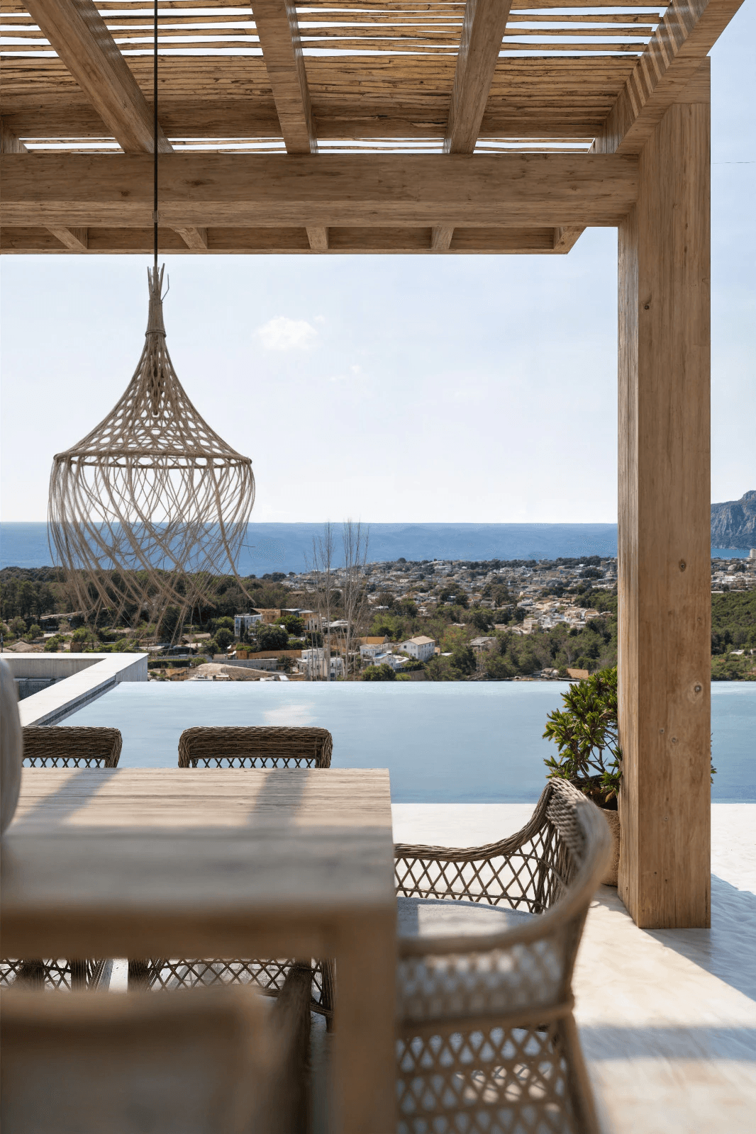 Villa neuve de style ibérique exclusive à Benissa avec vue panoramique et équipements de luxe.
