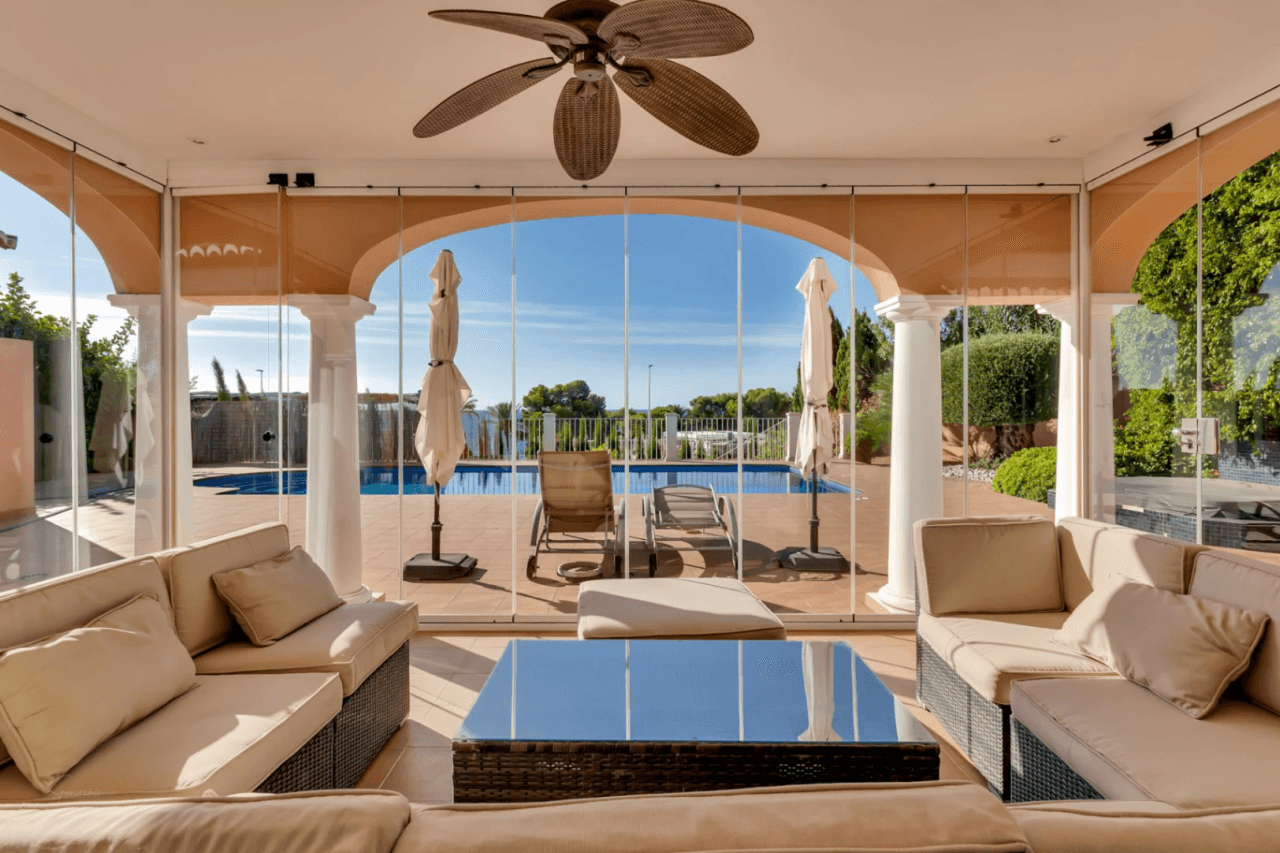 Villa de lujo en segunda línea de playa en el corazón de Moraira