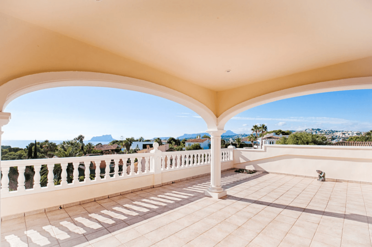 Grande villa élégante avec vue sur la mer à vendre à Moraira