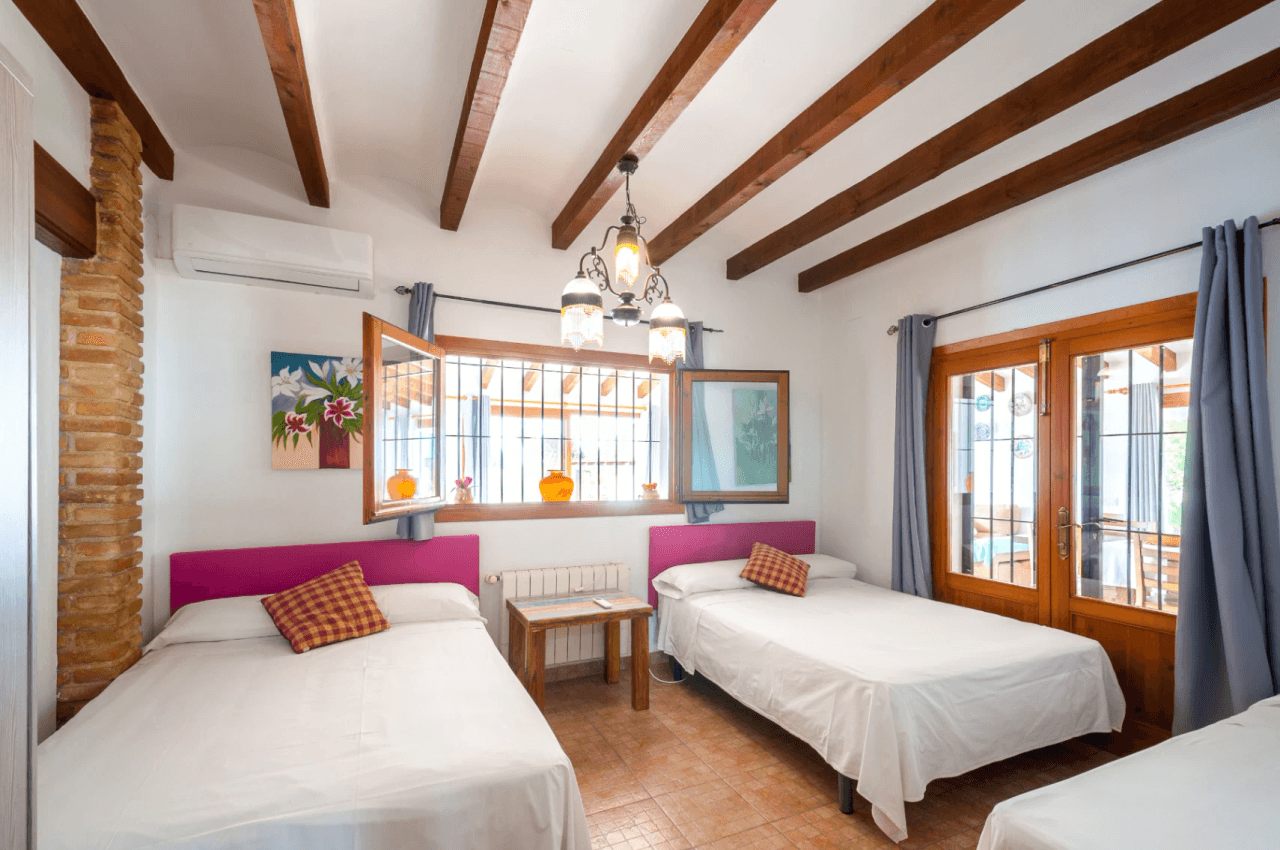 Finca en Benissa en Venta en Amplia Parcela con Piscina y Casa de Huéspedes