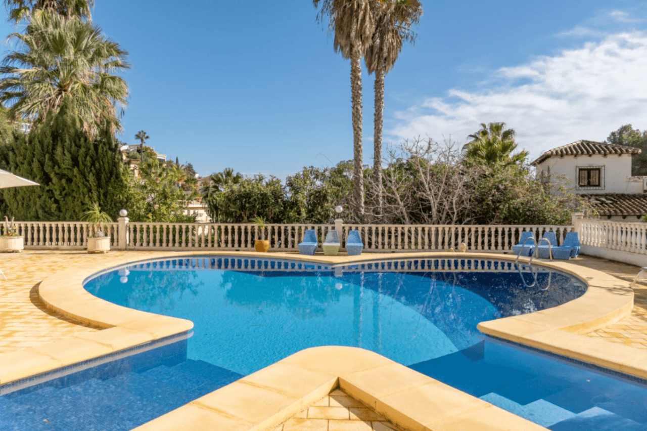 Belle villa spacieuse avec vue sur la mer à vendre à Benimeit, Moraira