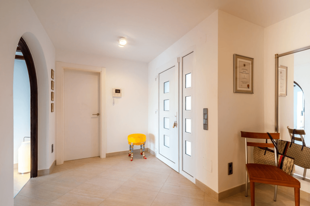 Villa avec vue sur la mer à vendre à Moraira, à distance de marche du centre.