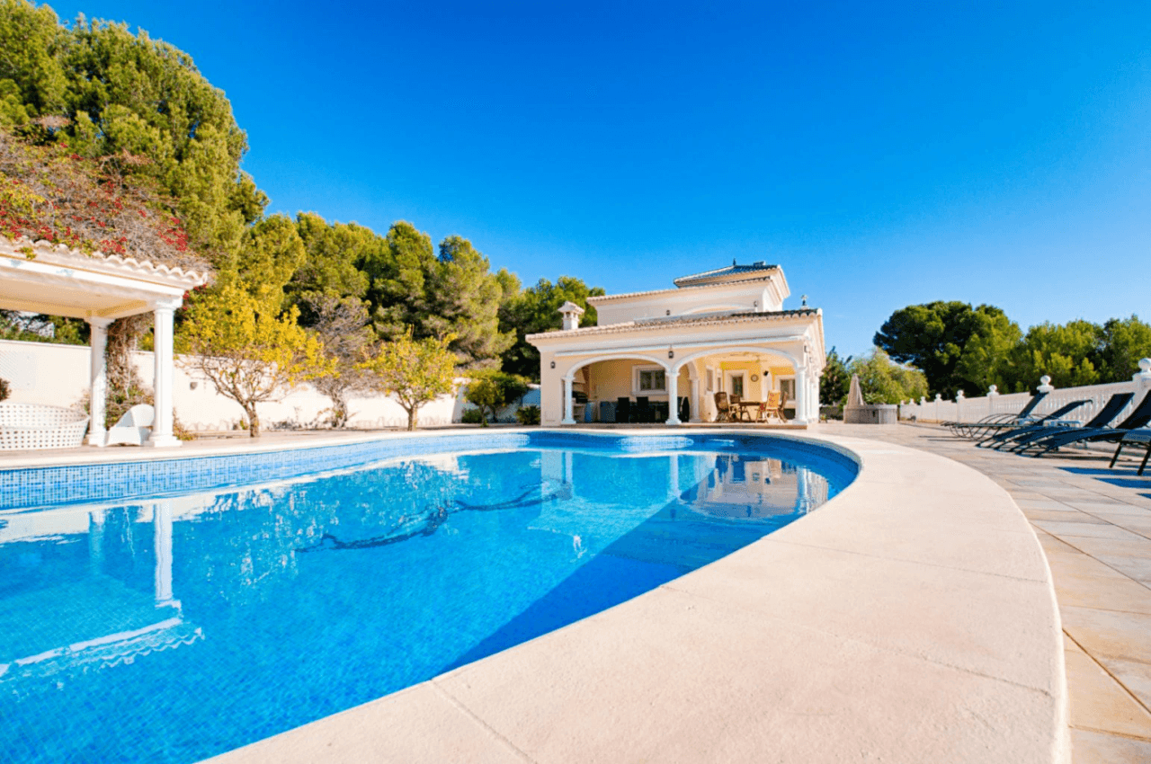 Grande villa élégante avec vue sur la mer à vendre à Moraira