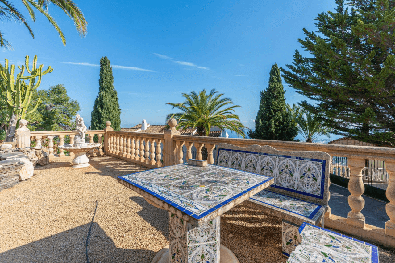 Villa avec un grand terrain à vendre à Moraira