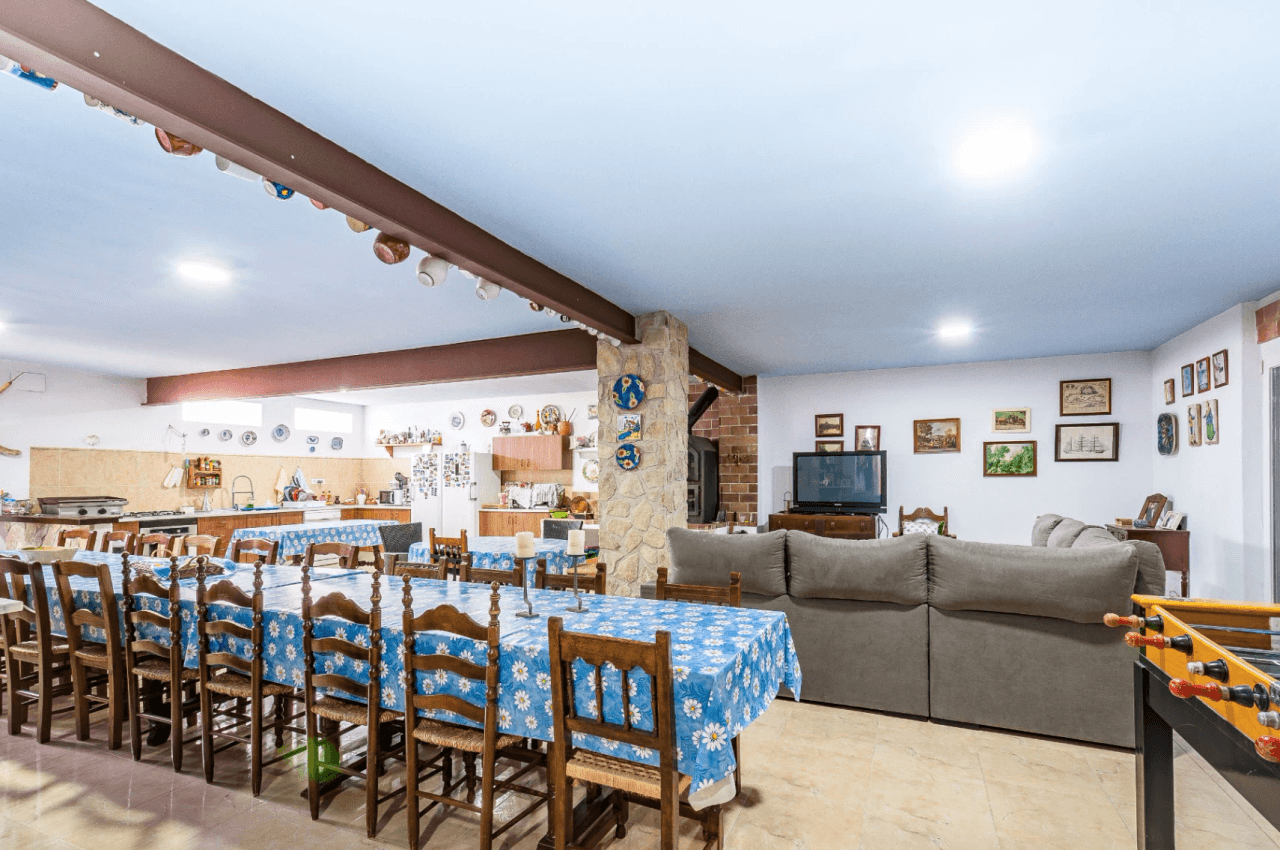 Finca en Benissa en Venta en Amplia Parcela con Piscina y Casa de Huéspedes