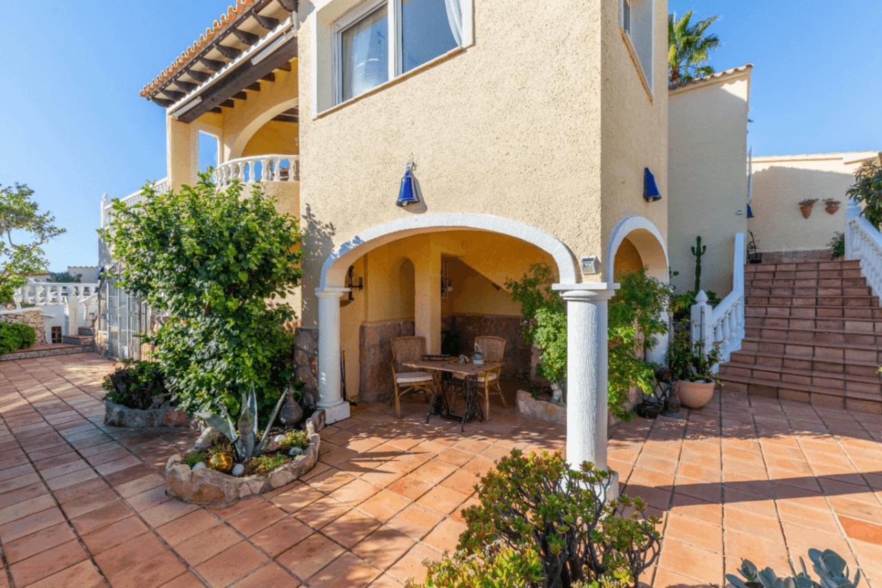 Villa à vendre avec 4 chambres à Benimeit, Moraira.