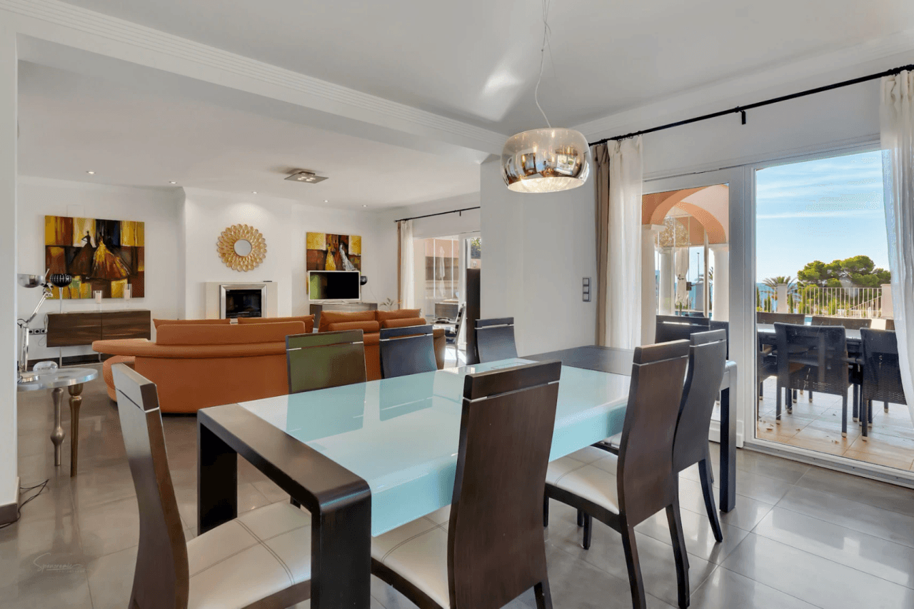 Villa de lujo en segunda línea de playa en el corazón de Moraira