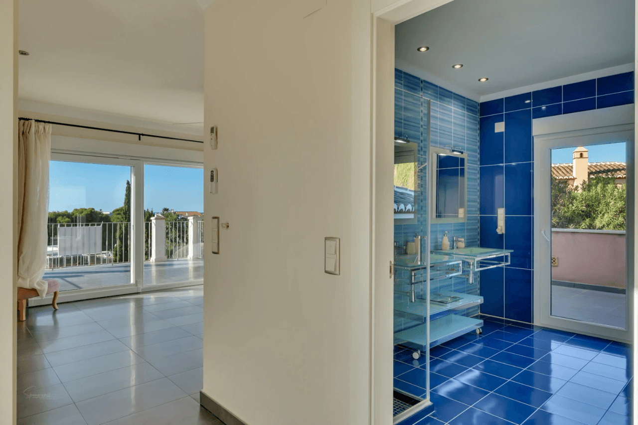 Villa de lujo en segunda línea de playa en el corazón de Moraira