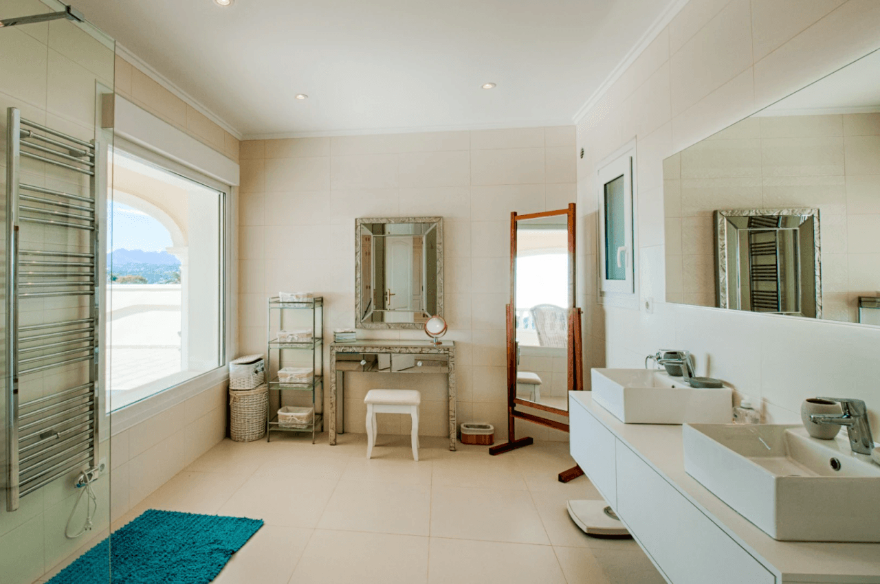 Grande villa élégante avec vue sur la mer à vendre à Moraira