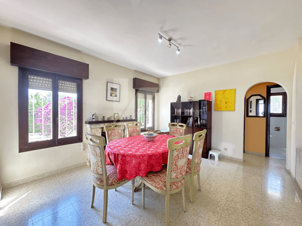Villa à vendre à Moraira avec des vues spectaculaires sur la mer.