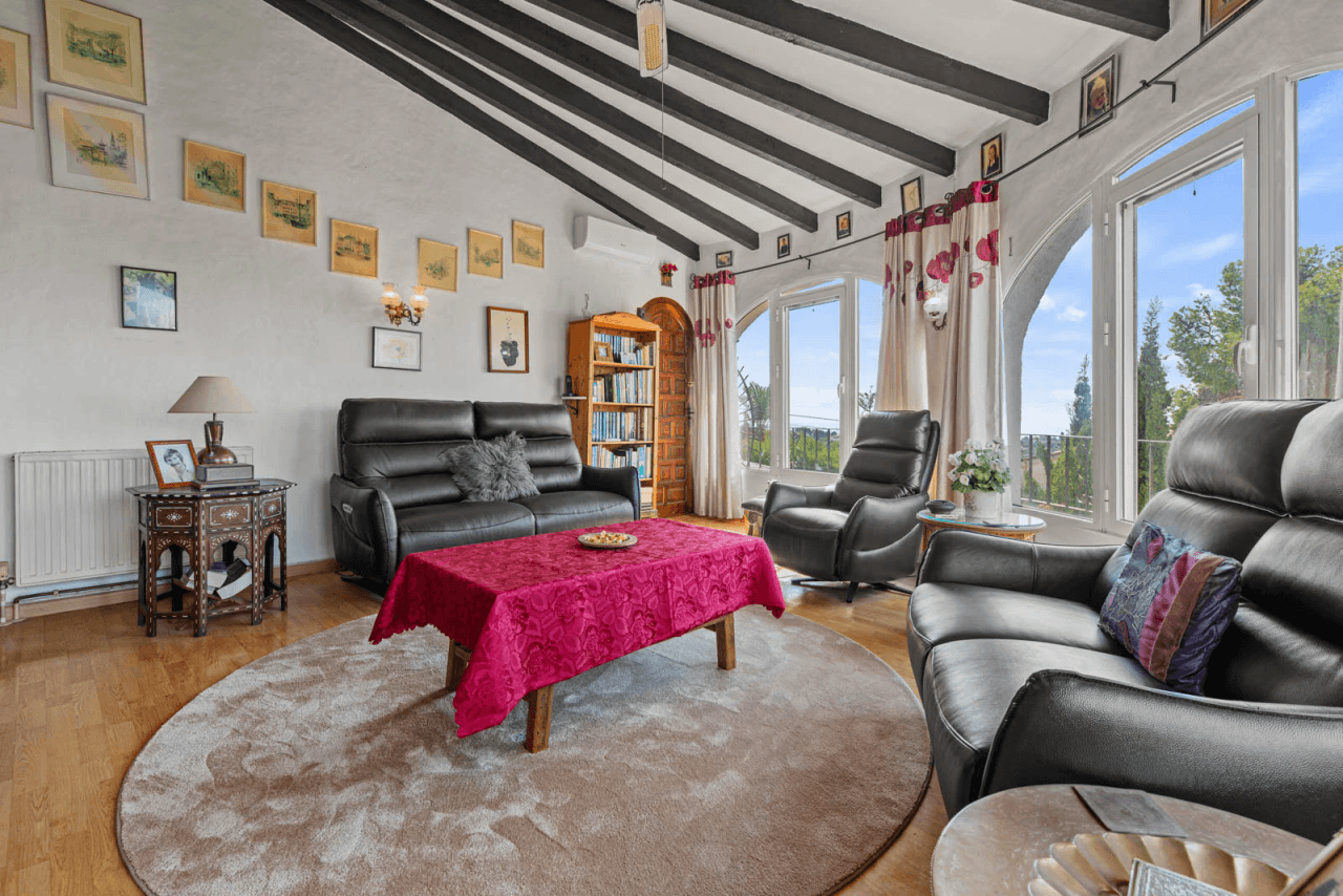 Villa à vendre à Benissa, Montemar, avec piscine privée.