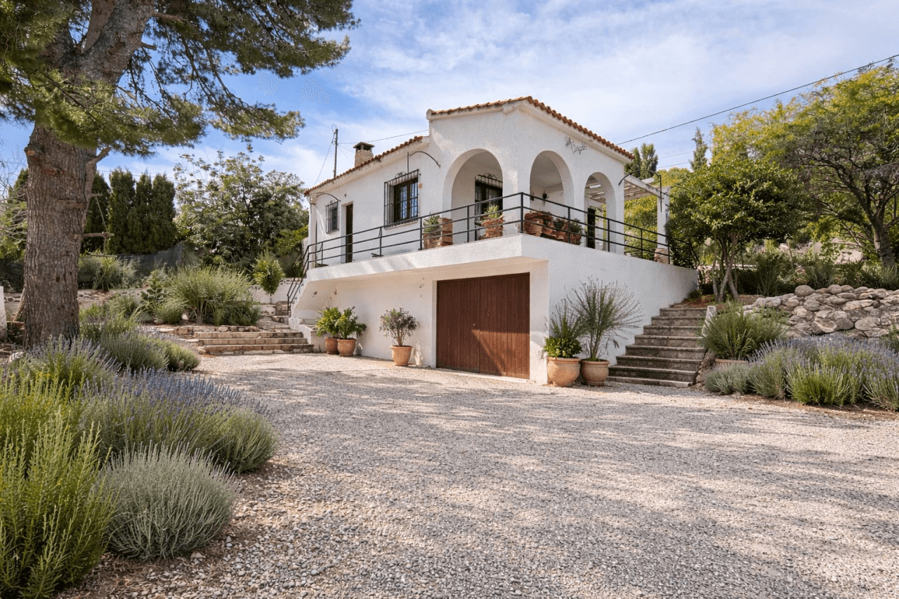 Vente de villa à réformer avec 2 chambres à Moraira, Alicante