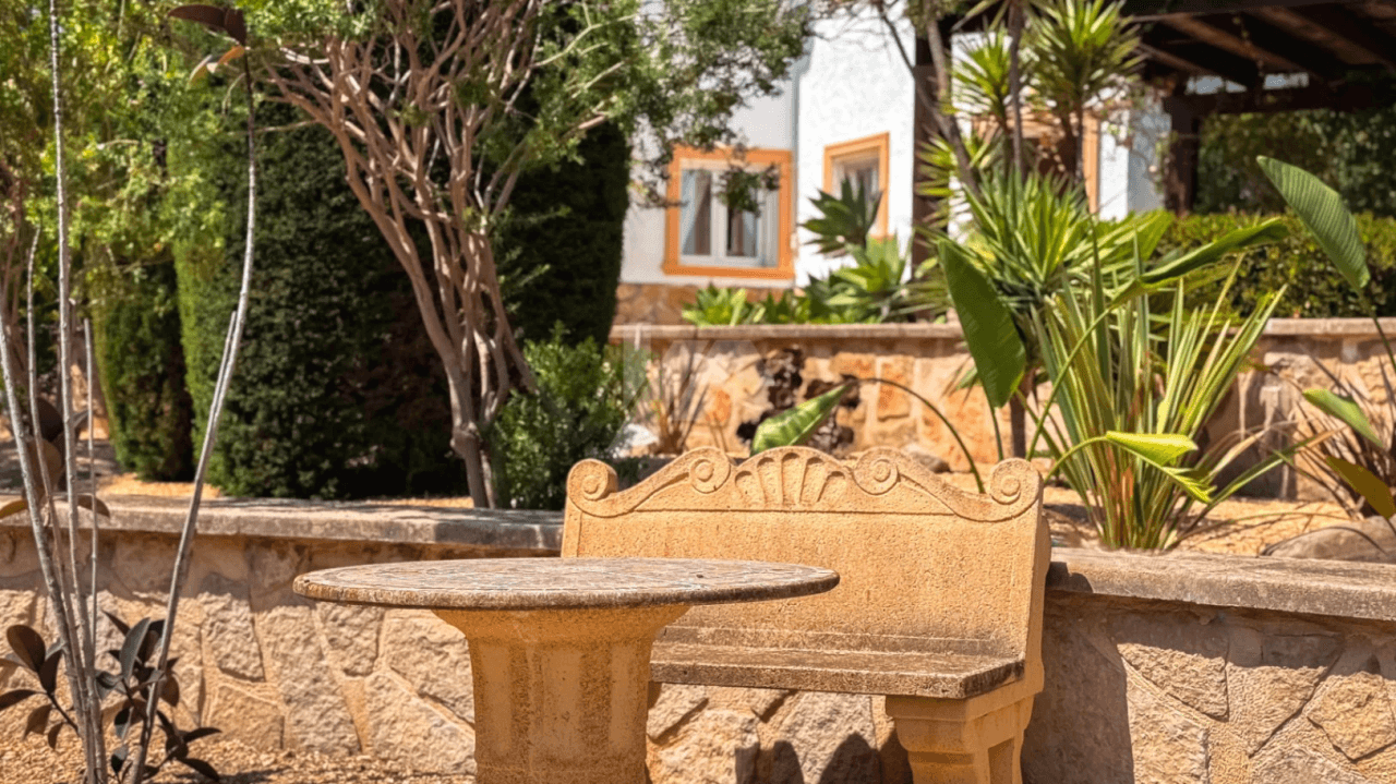 Villa de lujo en venta en Moraira con vistas al mar.