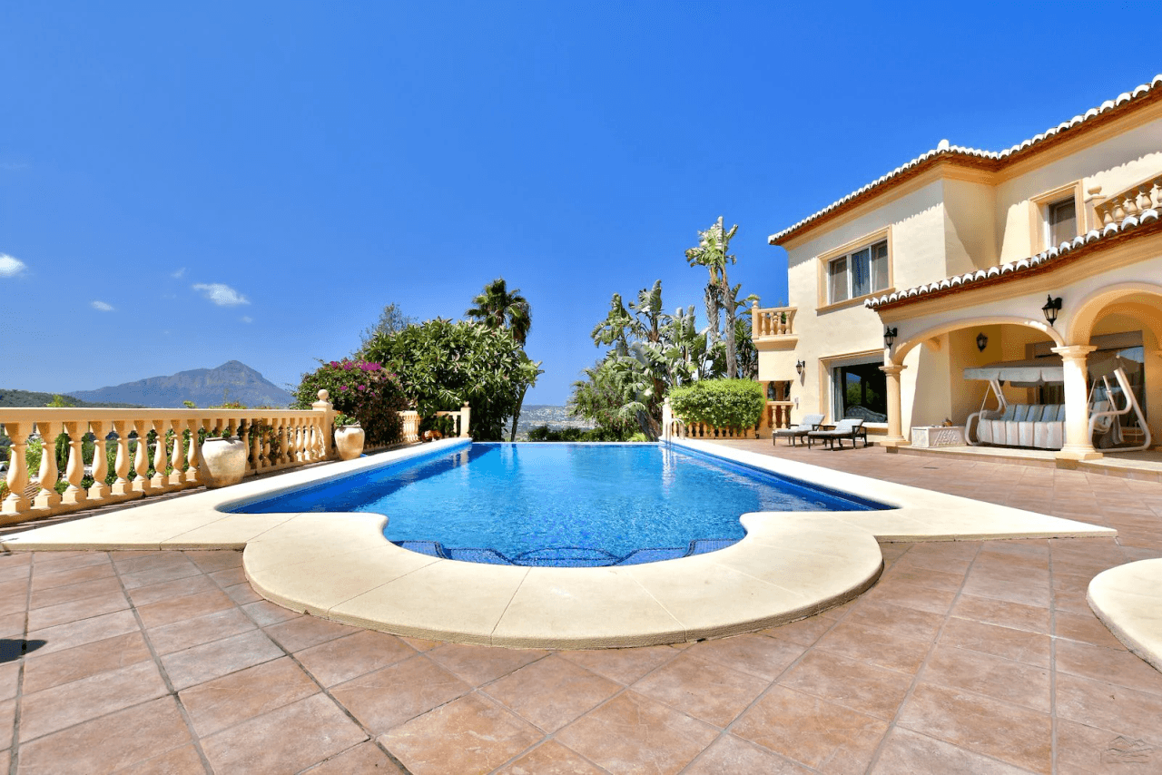 Magnifique villa de luxe à vendre à Javea avec vue sur la mer et le Montgó.