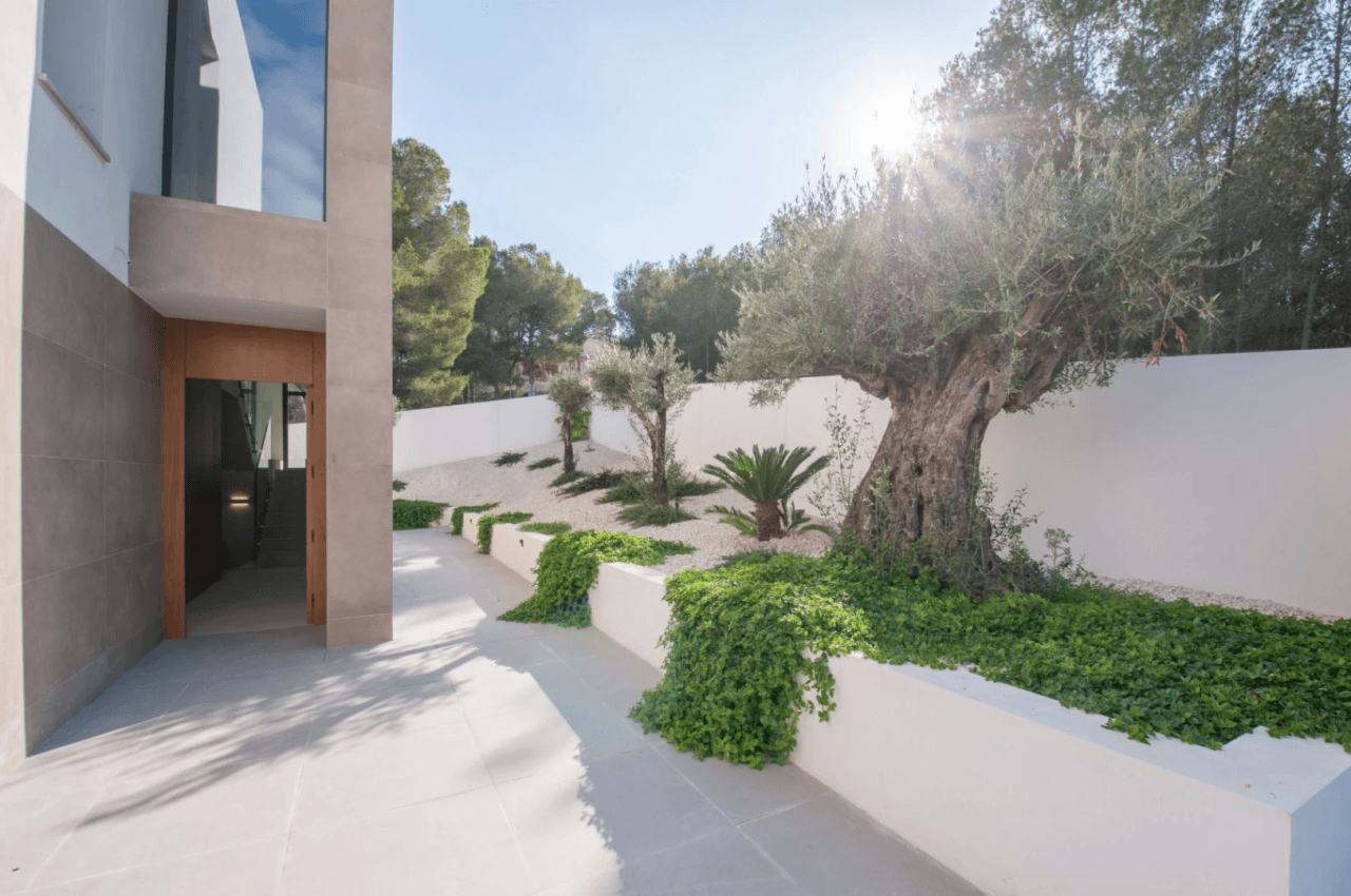 VILLA NOUVELLEMENT CONSTRUITE À TEULADA, SITUÉE DANS LE QUARTIER DE BENIMEIT