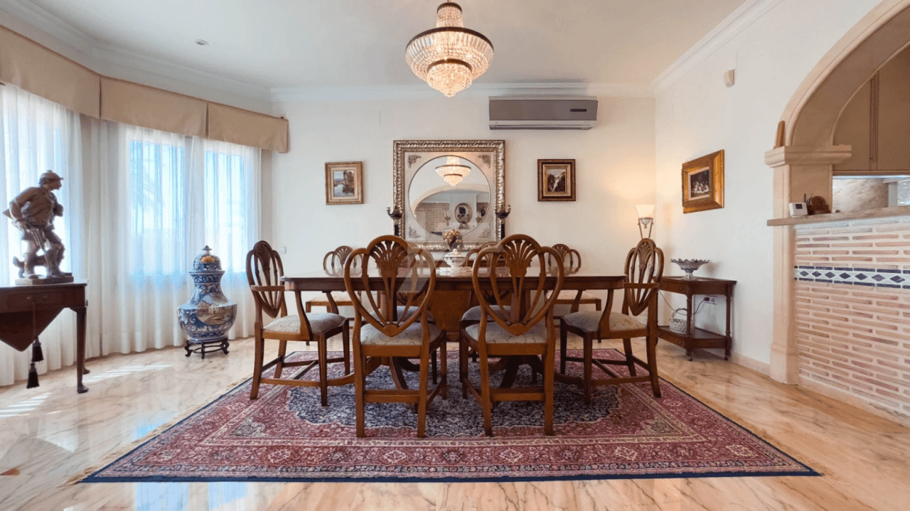 Villa de lujo en venta en Moraira con vistas al mar.