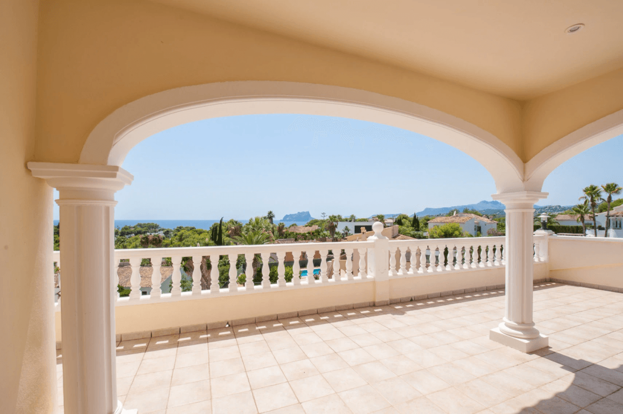 Grande villa élégante avec vue sur la mer à vendre à Moraira