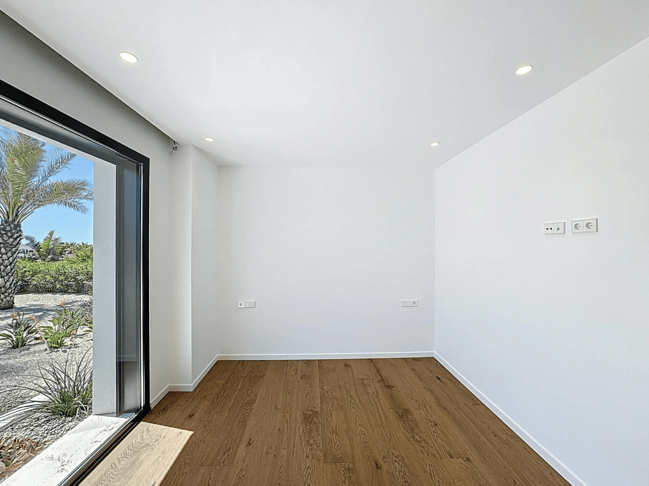 Villa moderne à Cumbre del Sol avec vue sur la mer, à ne pas manquer.