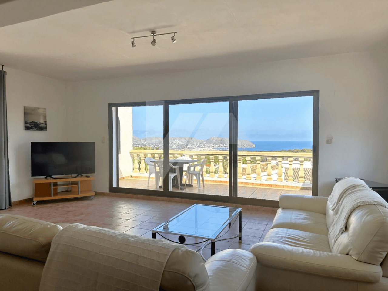 Villa à vendre à Moraira avec des vues spectaculaires sur la mer.