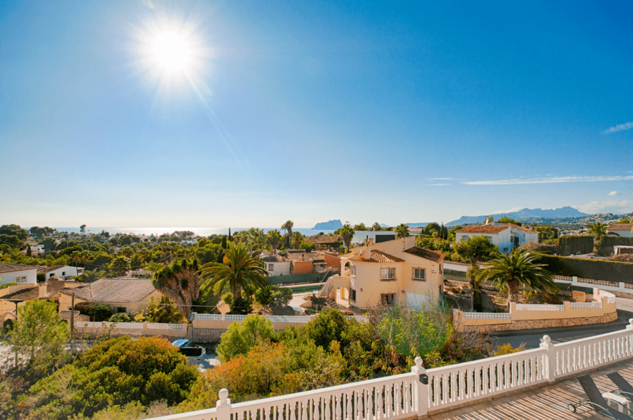 Grande villa élégante avec vue sur la mer à vendre à Moraira