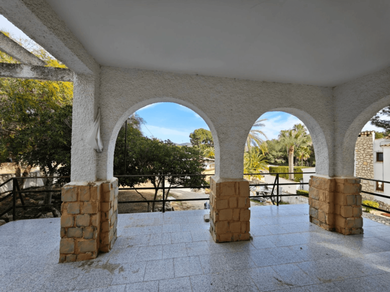 Vente de villa à réformer avec 2 chambres à Moraira, Alicante