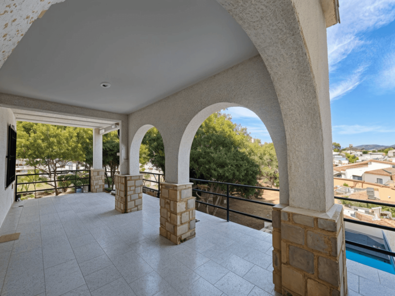 Vente de villa à réformer avec 2 chambres à Moraira, Alicante