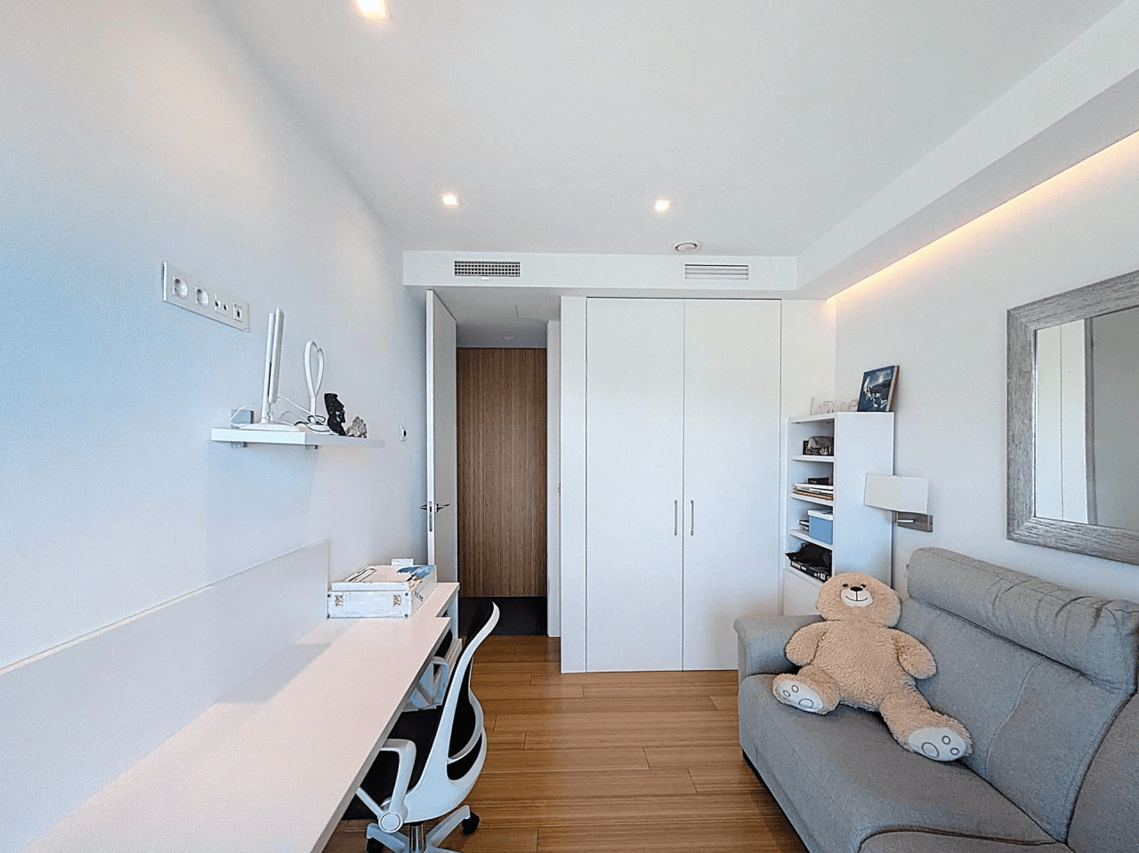 Cumbre del Sol appartement moderne de luxe avec des vues panoramiques spectaculaires sur la mer et les falaises.