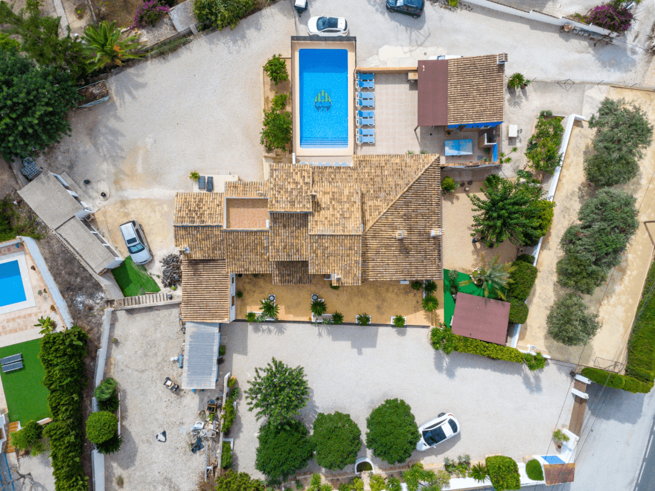 Finca en Benissa en Venta en Amplia Parcela con Piscina y Casa de Huéspedes