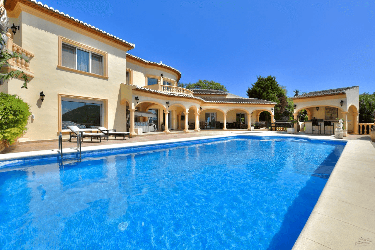 Magnifique villa de luxe à vendre à Javea avec vue sur la mer et le Montgó.