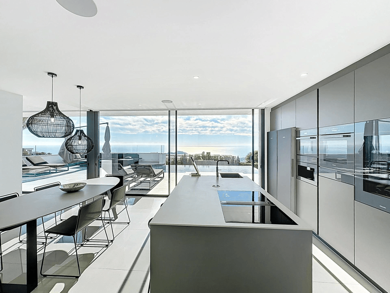 Villa de luxe moderne à Cumbre del Sol avec vue panoramique