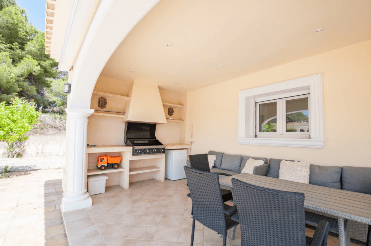 Grande villa élégante avec vue sur la mer à vendre à Moraira