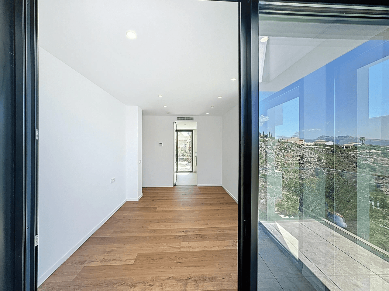 Villa moderne à Cumbre del Sol avec vue sur la mer, à ne pas manquer.