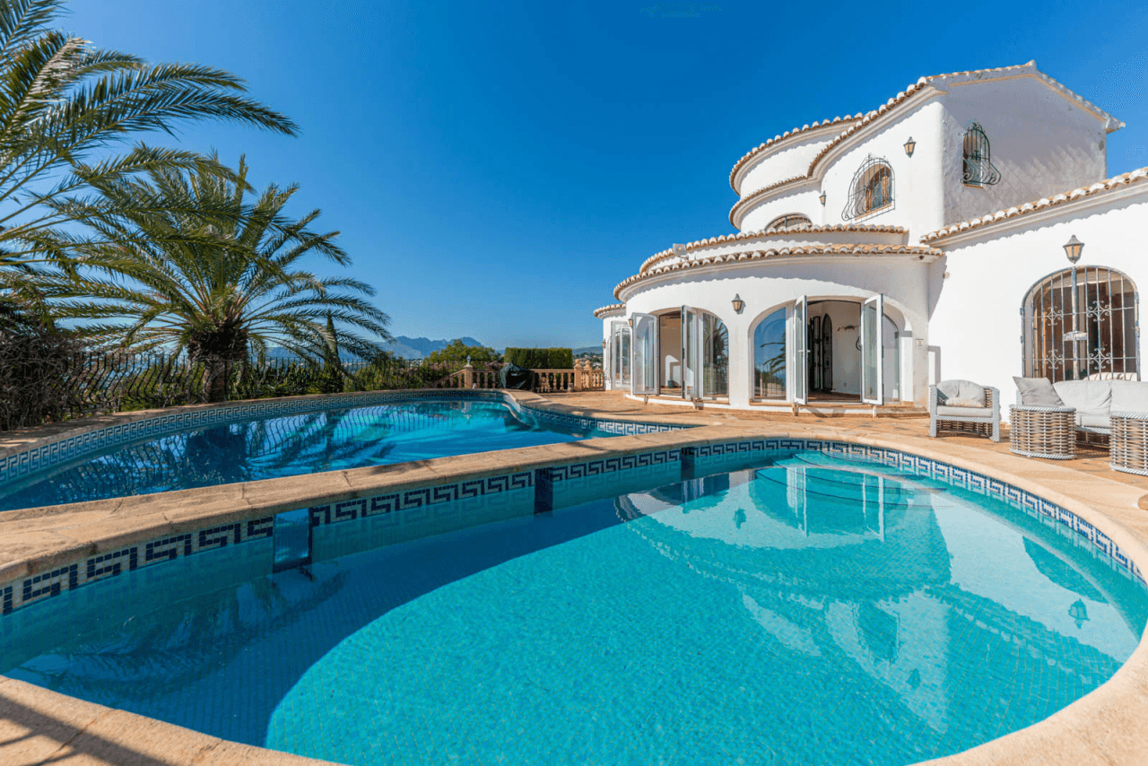 Villa avec un grand terrain à vendre à Moraira