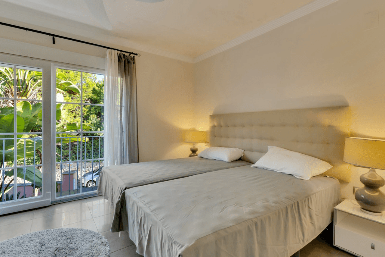 Villa de lujo en segunda línea de playa en el corazón de Moraira