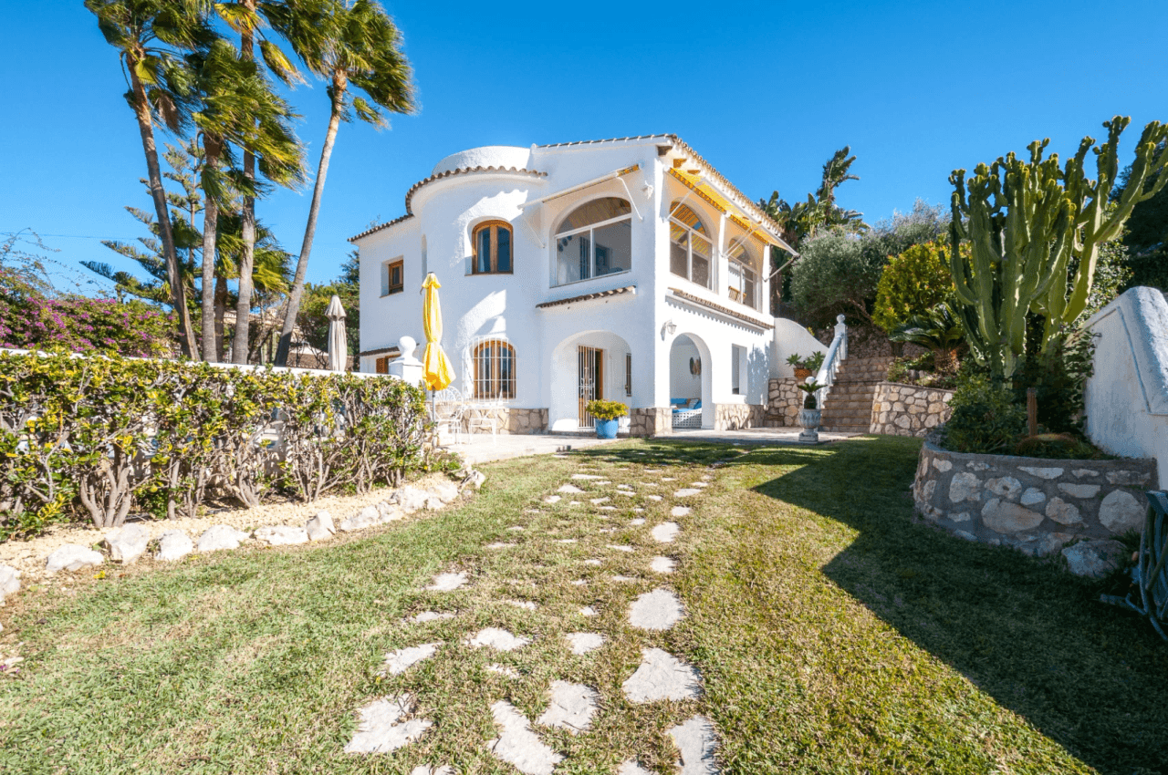 Villa méditerranéenne orientée sud-ouest à Benissa, près du club de golf San Jaime.