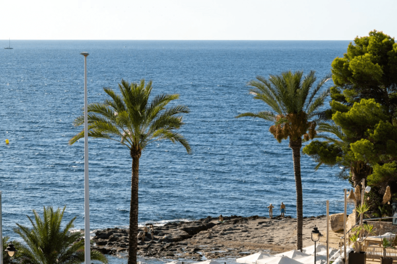 Villa de lujo en segunda línea de playa en el corazón de Moraira