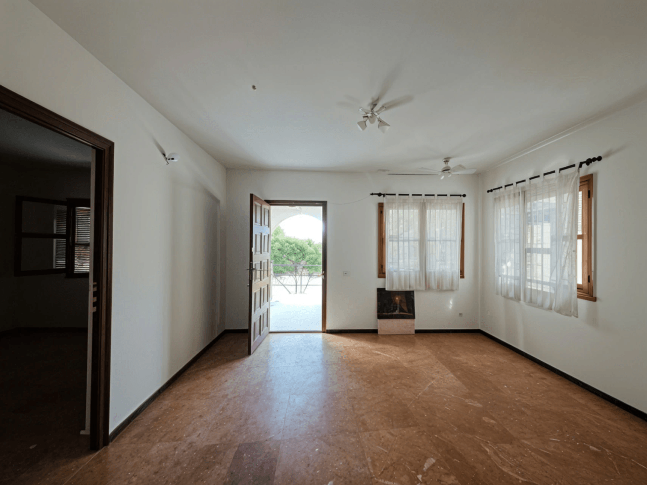Vente de villa à réformer avec 2 chambres à Moraira, Alicante