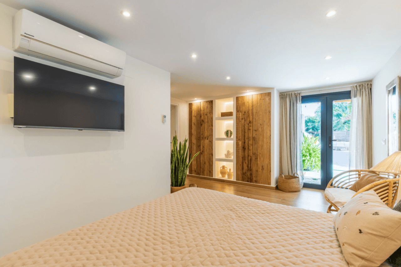 Villa ibicenca entièrement rénovée avec appartement d'invités à Jávea