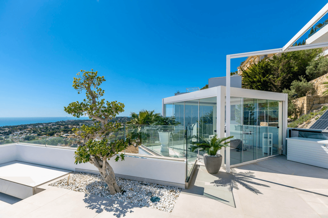 Villa de luxe exceptionnelle à Moraira – Où le design, la technologie et la vue sur la mer se rencontrent